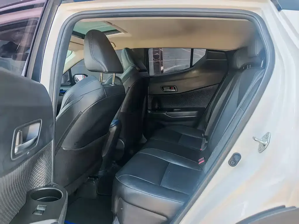 Toyota C-HR 2023 из CN, фото 3