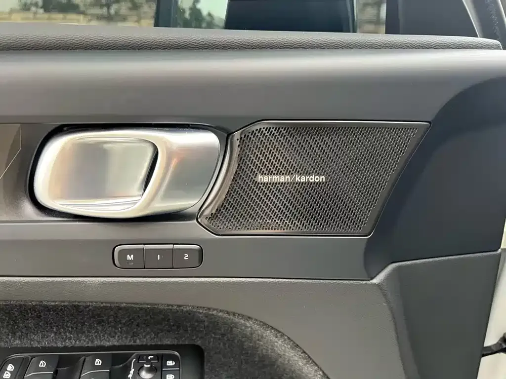 Volvo C40 2024 из CN, фото 4