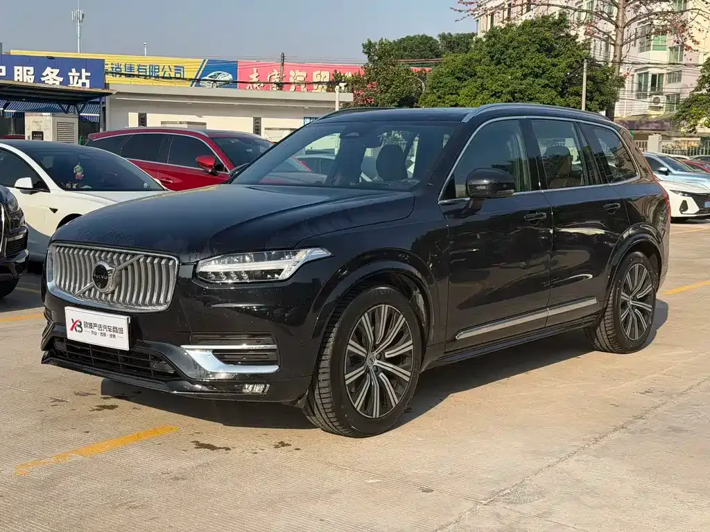 Volvo XC90 — фото 1