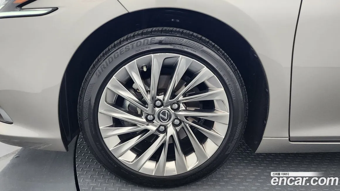 Lexus ES 2023 из KR, фото 3