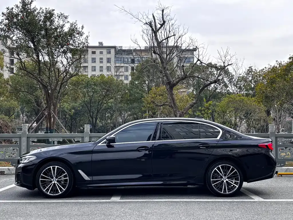 BMW 5 Series — фото 9