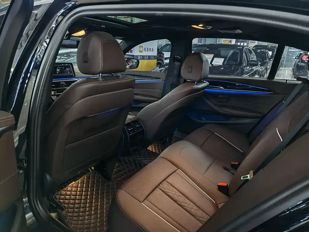 BMW 5 Series 2023 из CN, фото 6