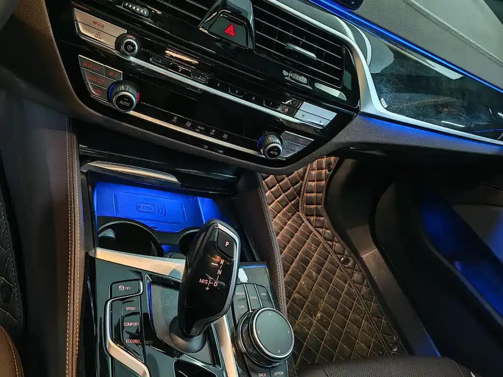BMW 5 Series 2023 из CN, фото 7