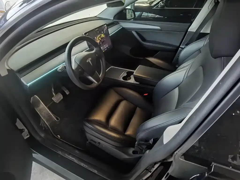 Tesla Model Y 2023 из CN, фото 2