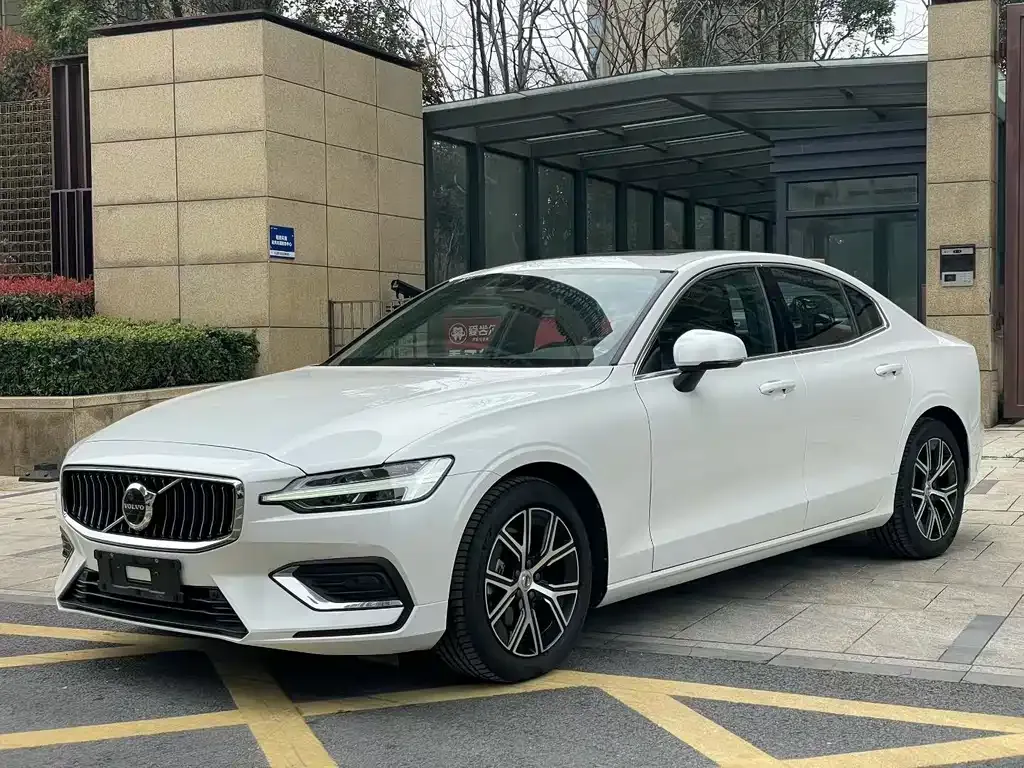 Volvo S60 2024 из CN, фото 1