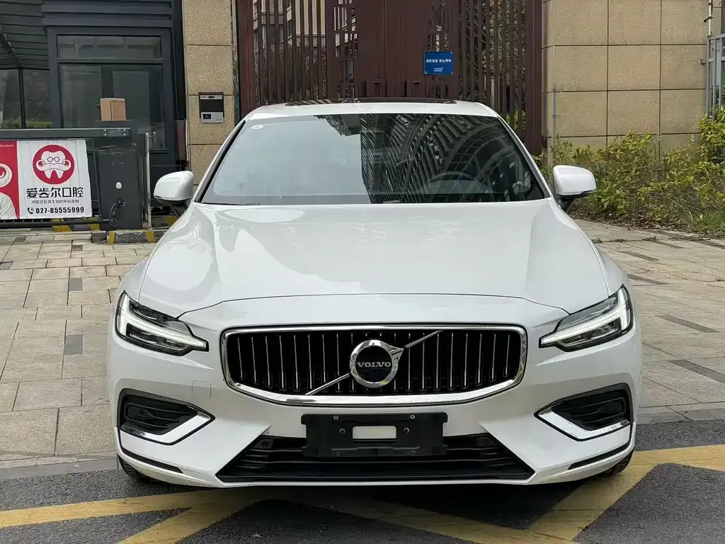 Volvo S60 2024 из CN, фото 3