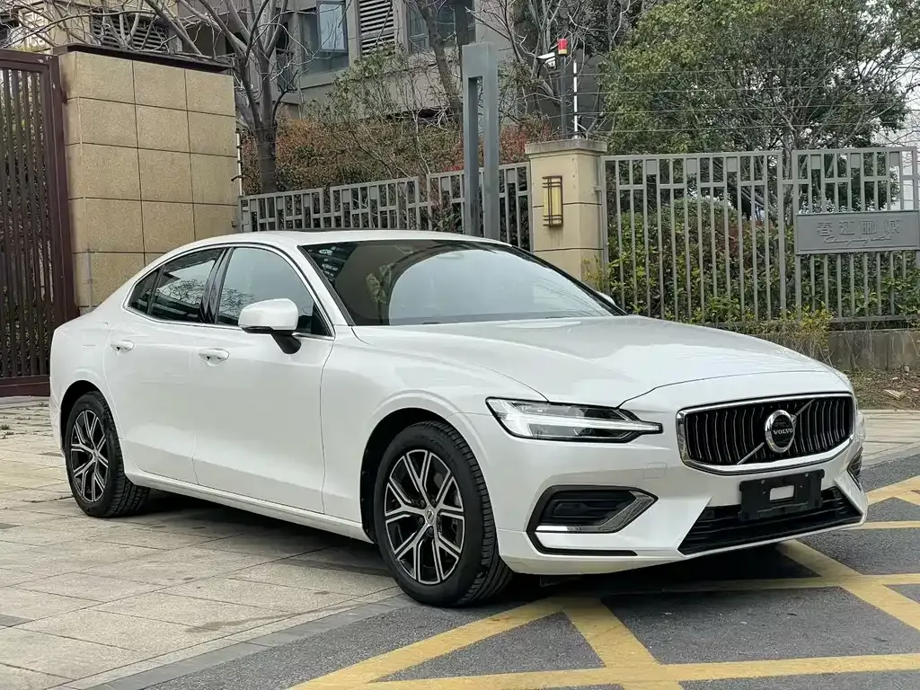Volvo S60 2024 из CN, фото 8