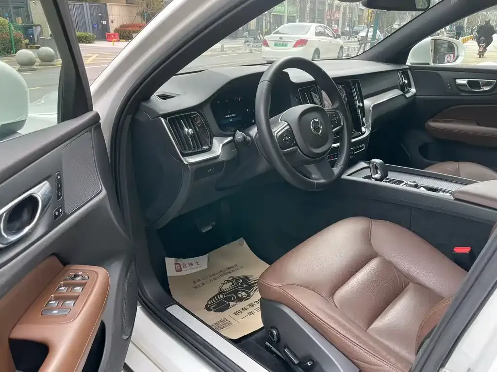 Volvo S60 2024 из CN, фото 9