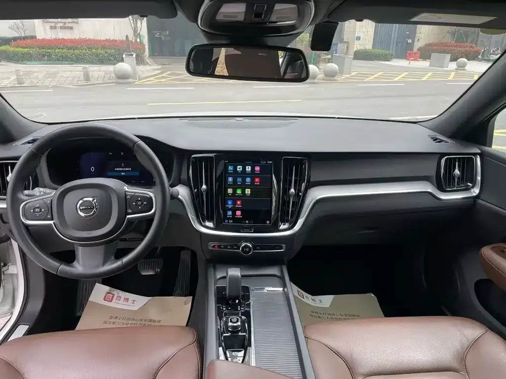 Volvo S60 2024 из CN, фото 4