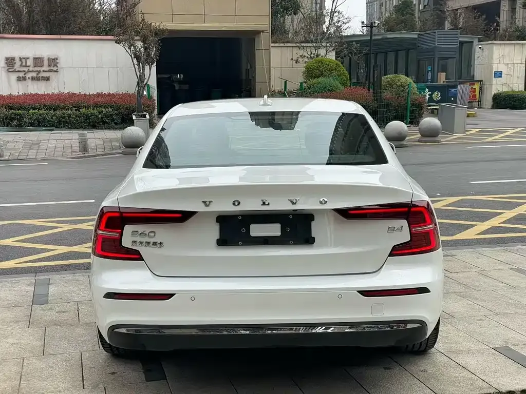 Volvo S60 2024 из CN, фото 7