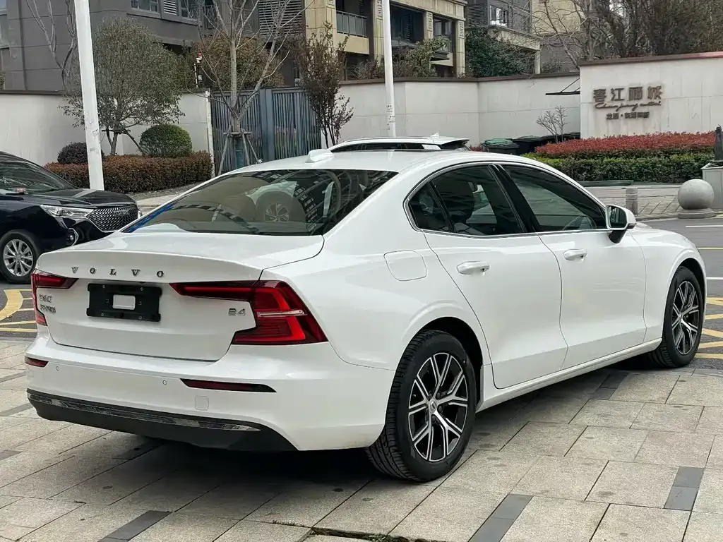 Volvo S60 2024 из CN, фото 6