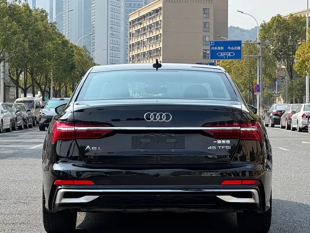 Audi A6L — фото 8