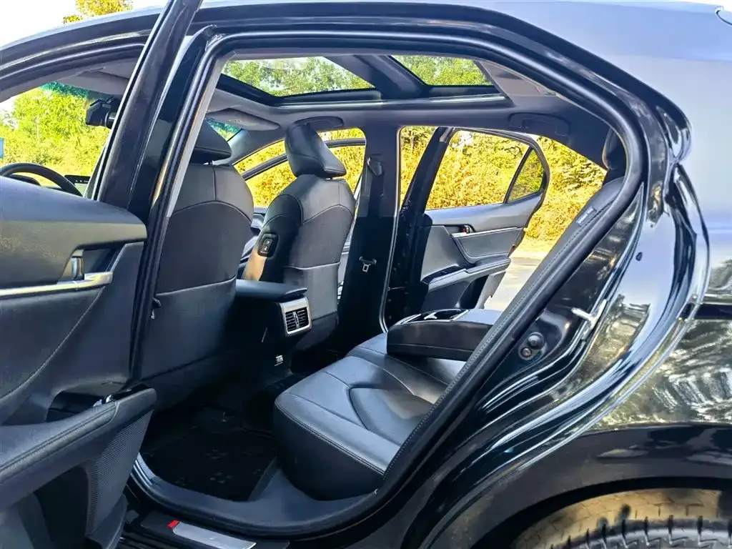 Toyota Camry 2023 из CN, фото 2
