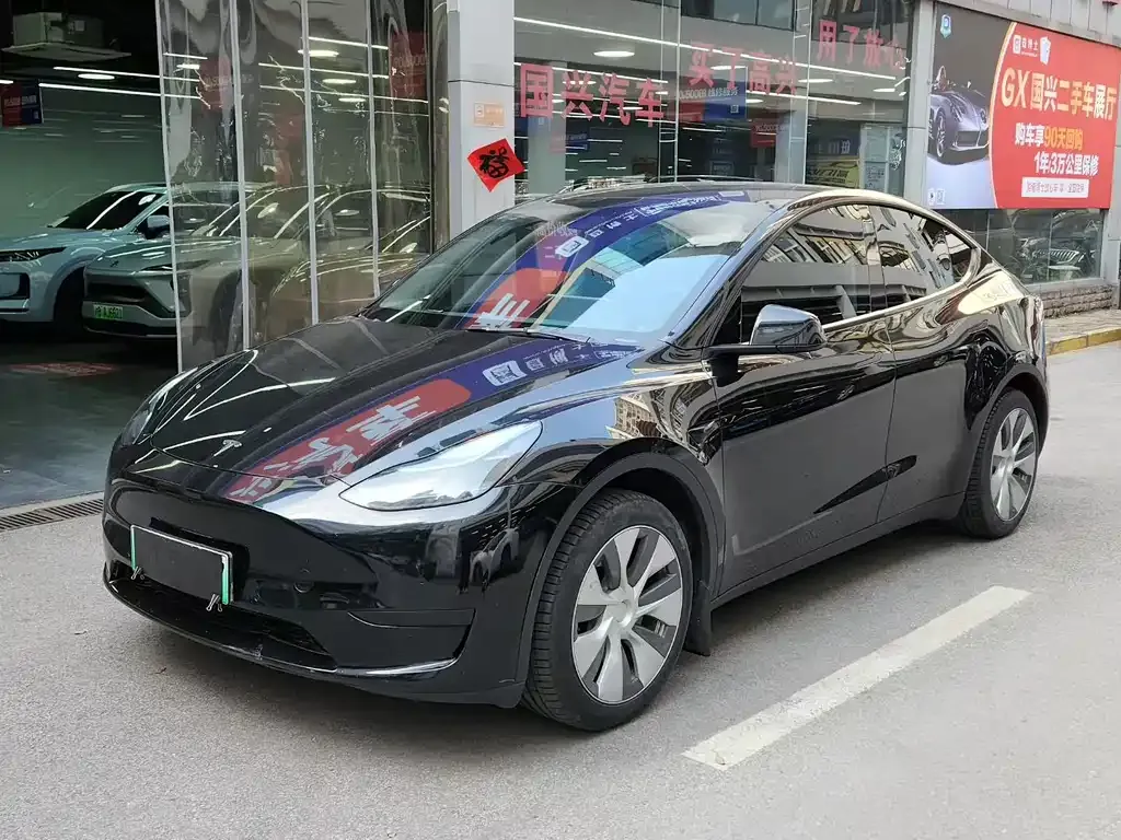 Tesla Model Y — фото 6