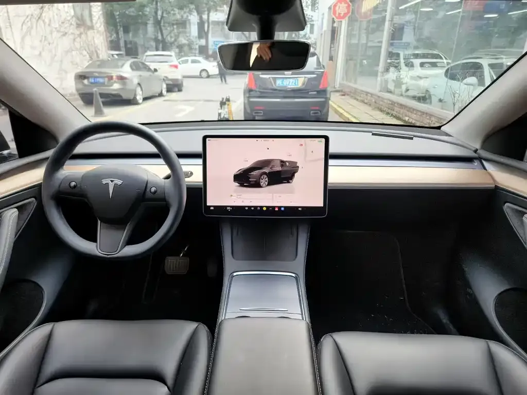 Tesla Model Y — фото 5