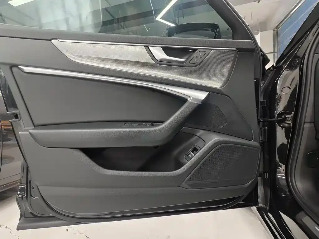 Audi A6L 2021 из CN, фото 7