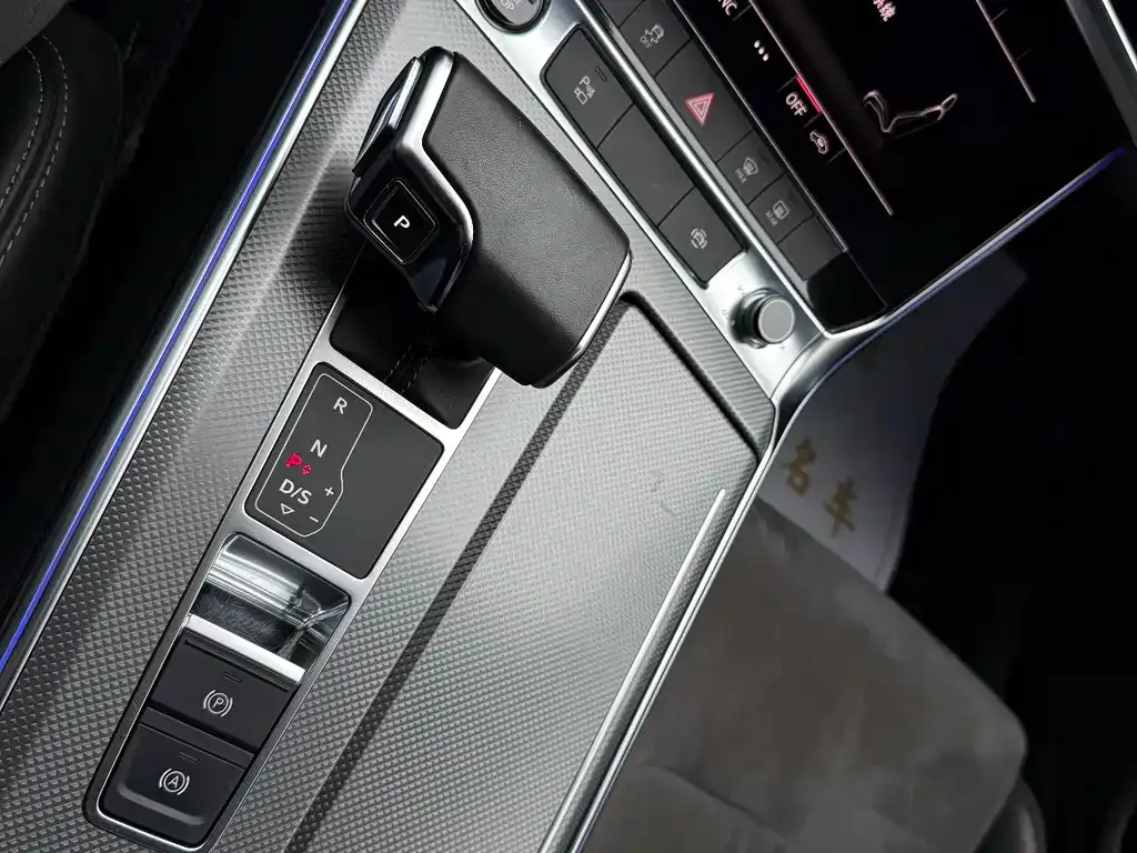 Audi A6L 2021 из CN, фото 10