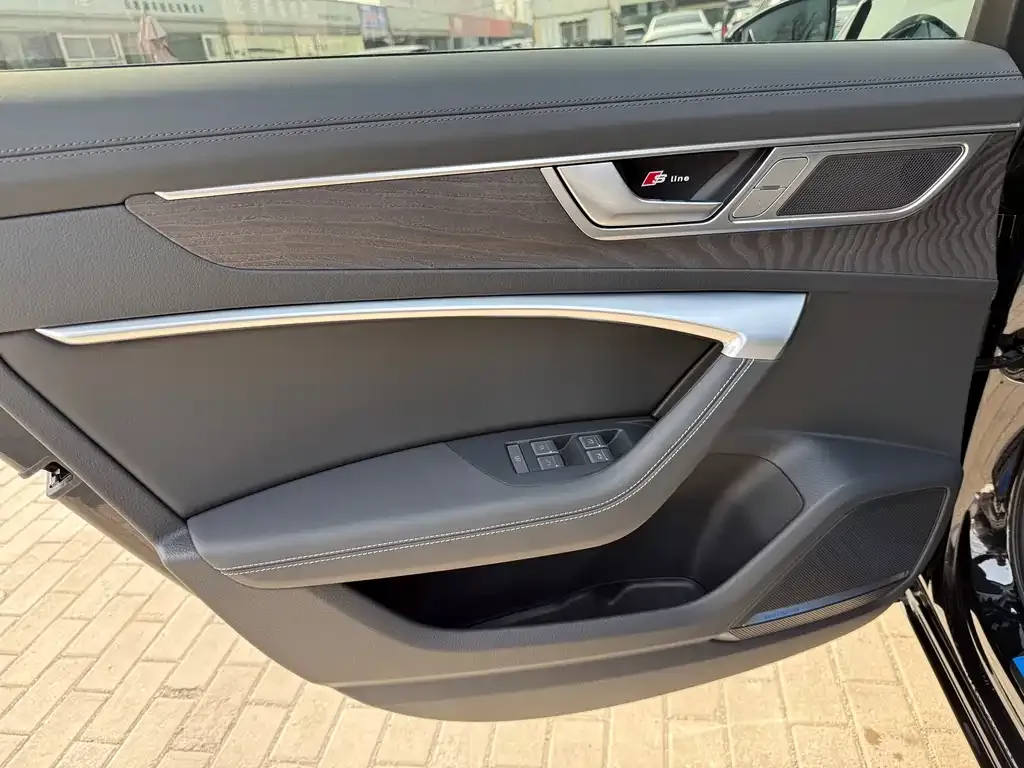 Audi A6L 2025 из CN, фото 3