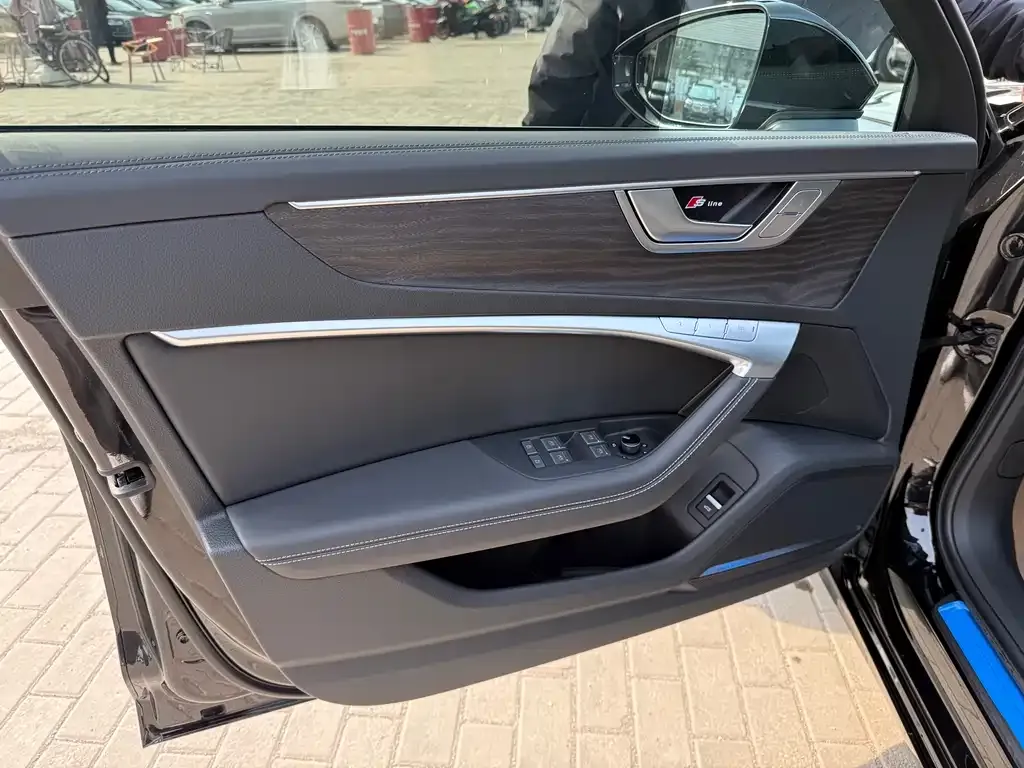 Audi A6L 2025 из CN, фото 8