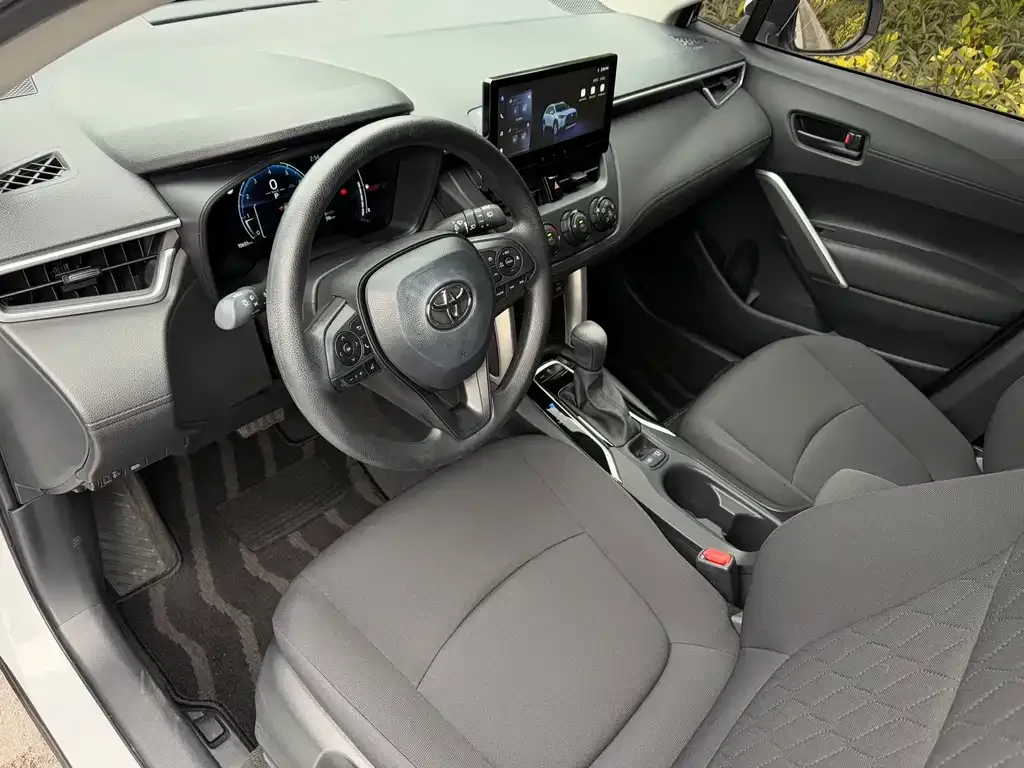 Toyota Corolla Cross — фото 2