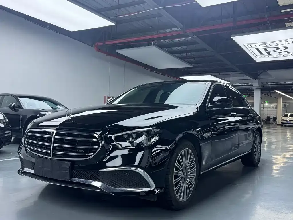 Mercedes-Benz E-Class — фото 1