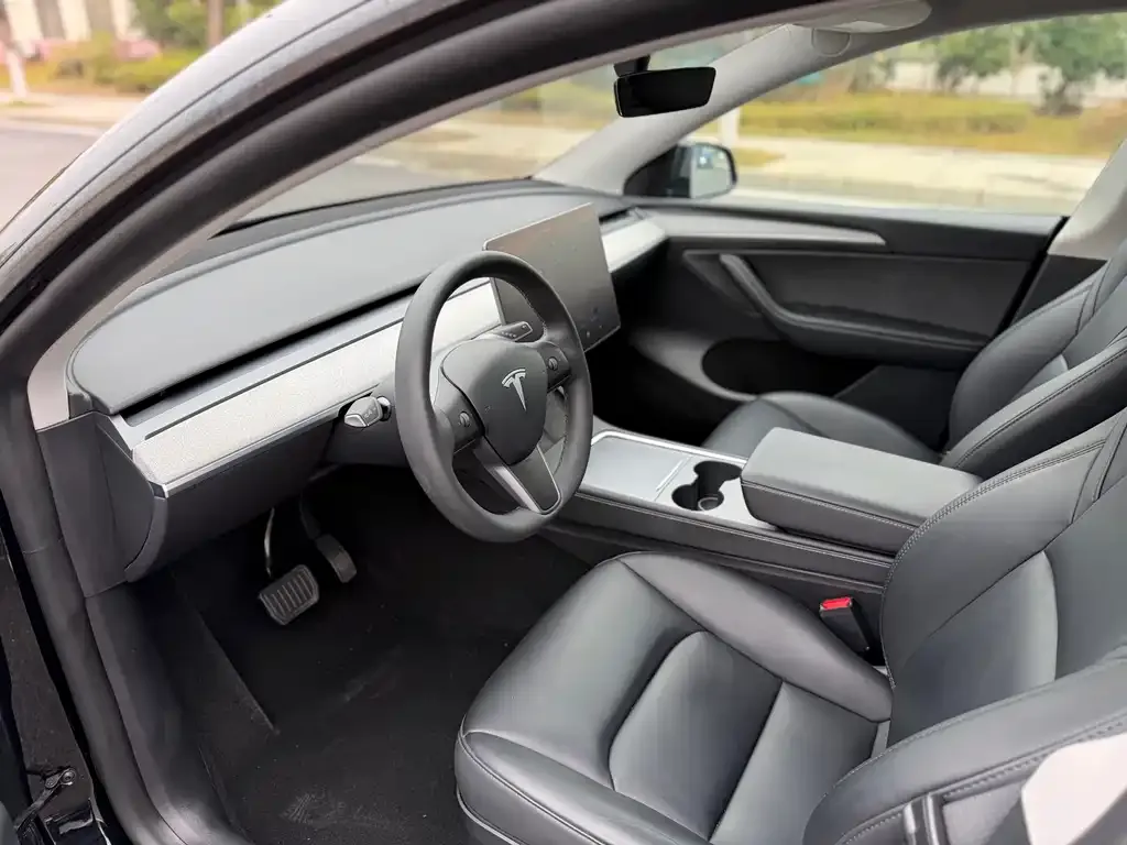Tesla Model Y — фото 4