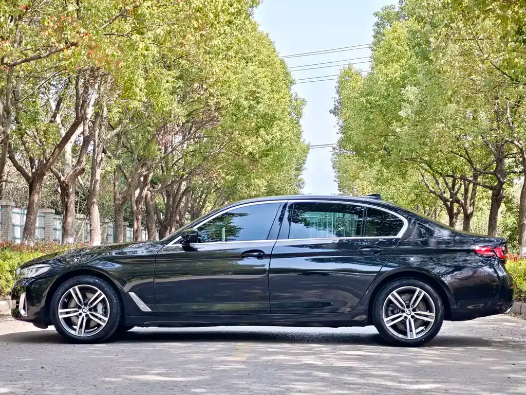 BMW 5 Series — фото 10