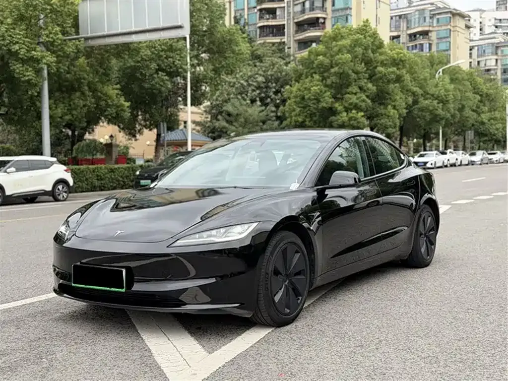 Tesla Model 3 — фото 1