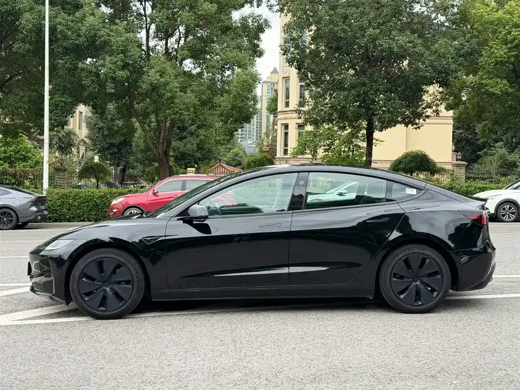 Tesla Model 3 — фото 8