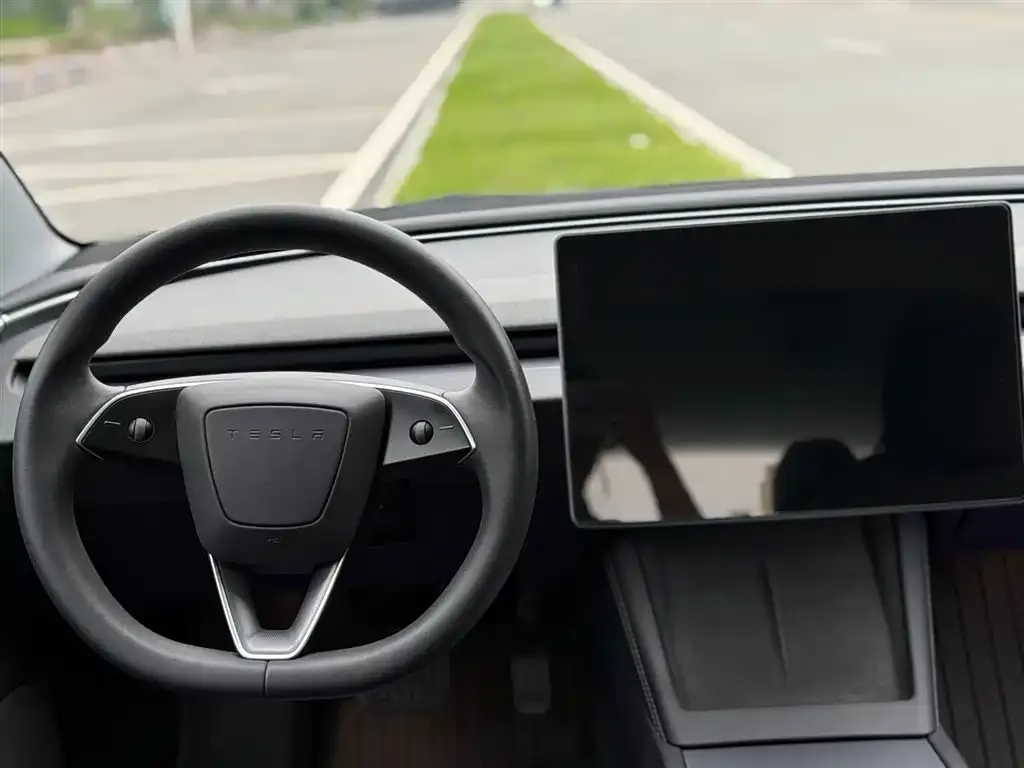 Tesla Model 3 — фото 7