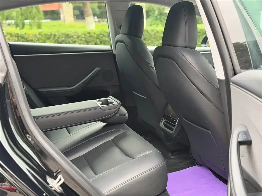 Tesla Model 3 — фото 3