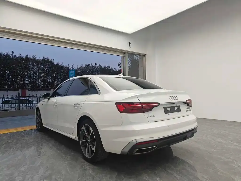 Audi A4L 2021 из CN, фото 8