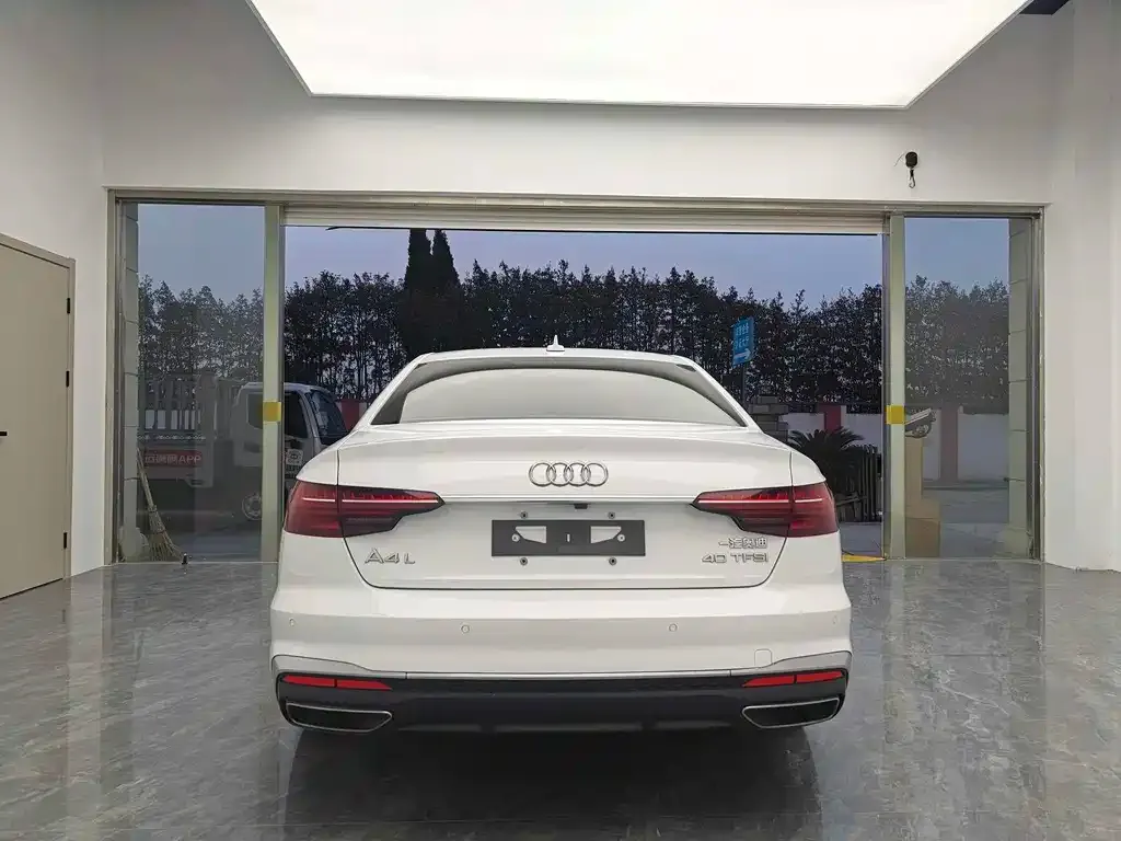 Audi A4L 2021 из CN, фото 9