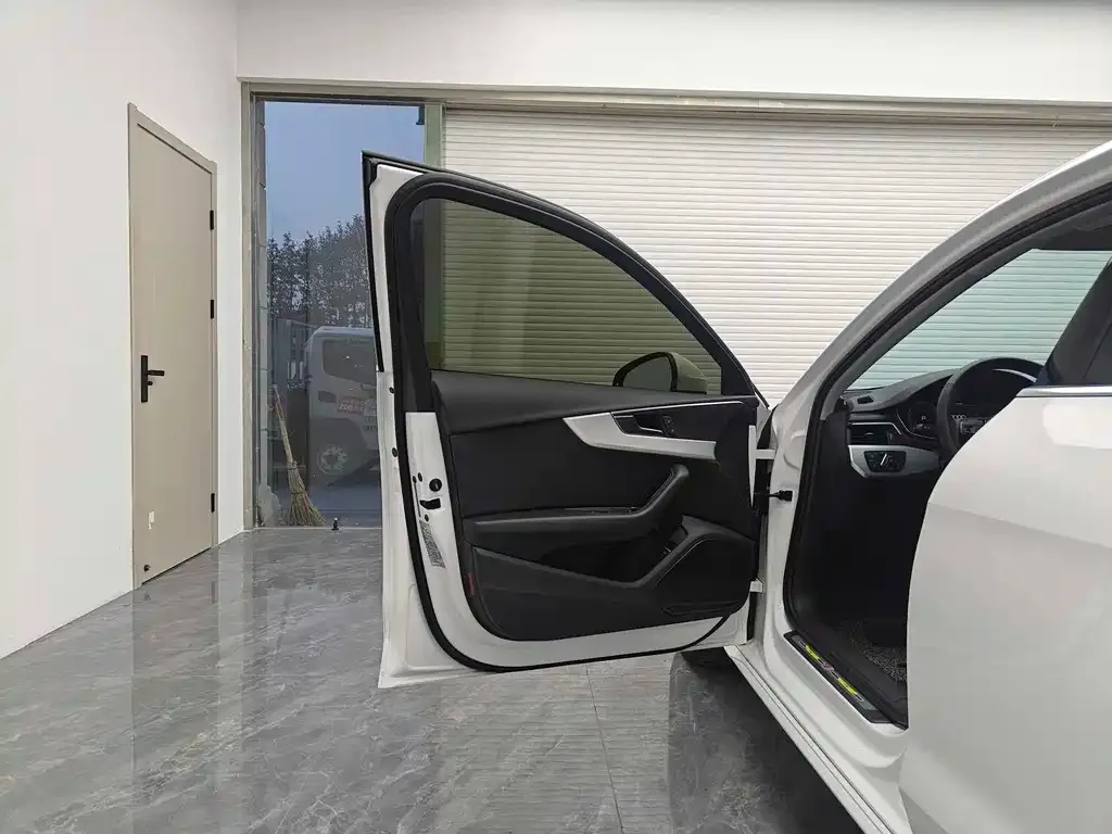 Audi A4L 2021 из CN, фото 3
