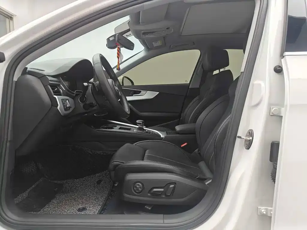 Audi A4L 2021 из CN, фото 5