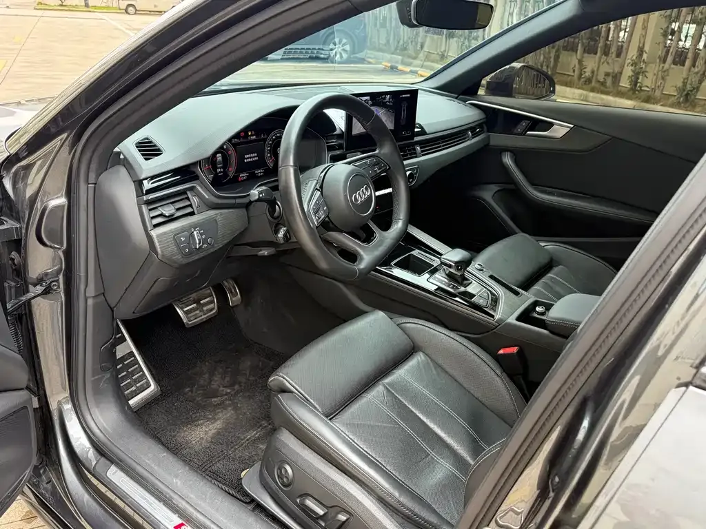 Audi A4L 2023 из CN, фото 4
