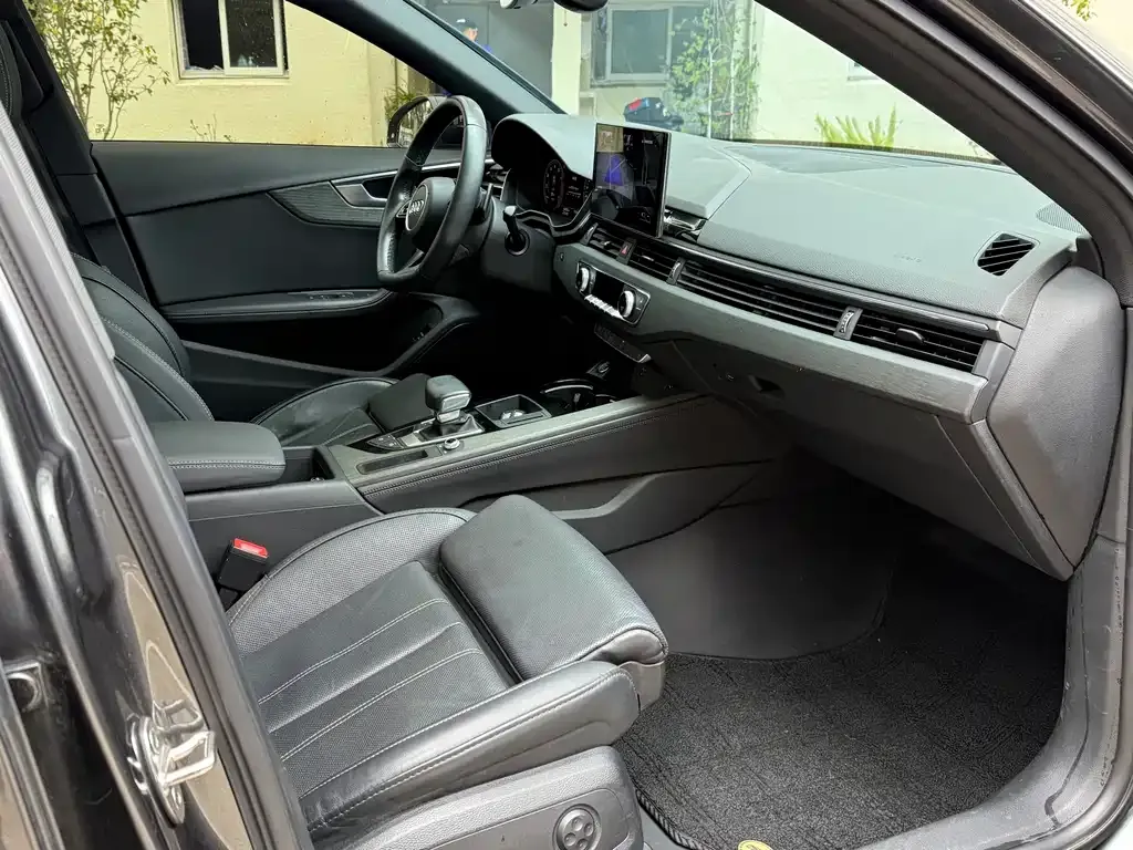 Audi A4L 2023 из CN, фото 5