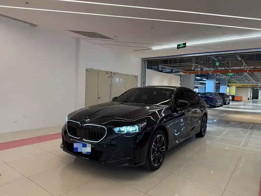 BMW 5 Series 2024 из CN, фото 1