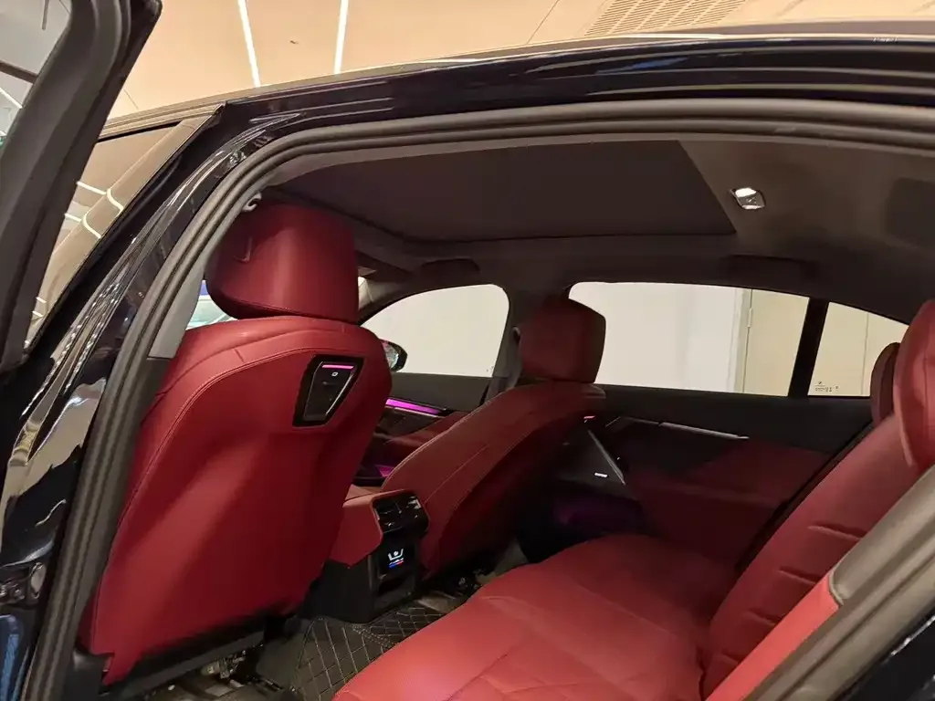 BMW 5 Series 2024 из CN, фото 3