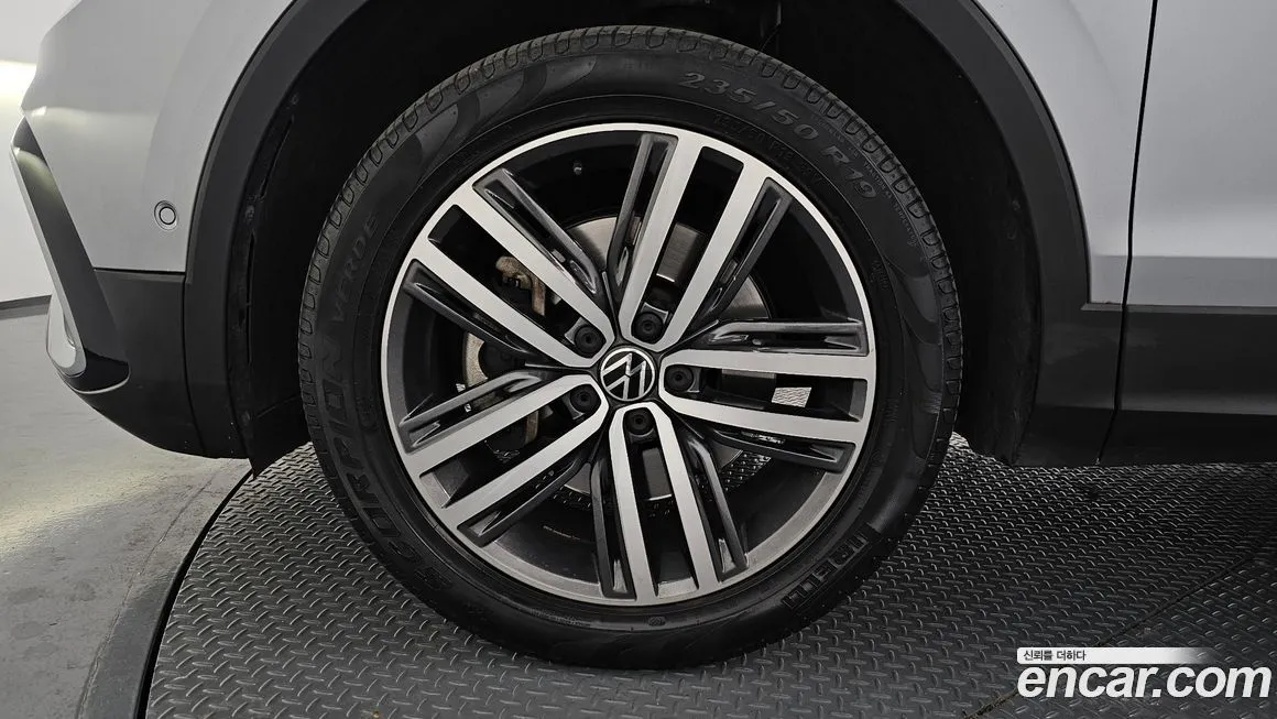 Volkswagen Tiguan — фото 4