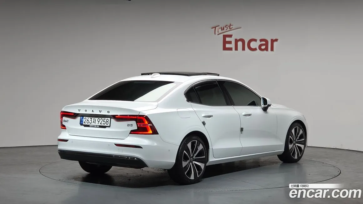 Volvo S60 2024 из KR, фото 5