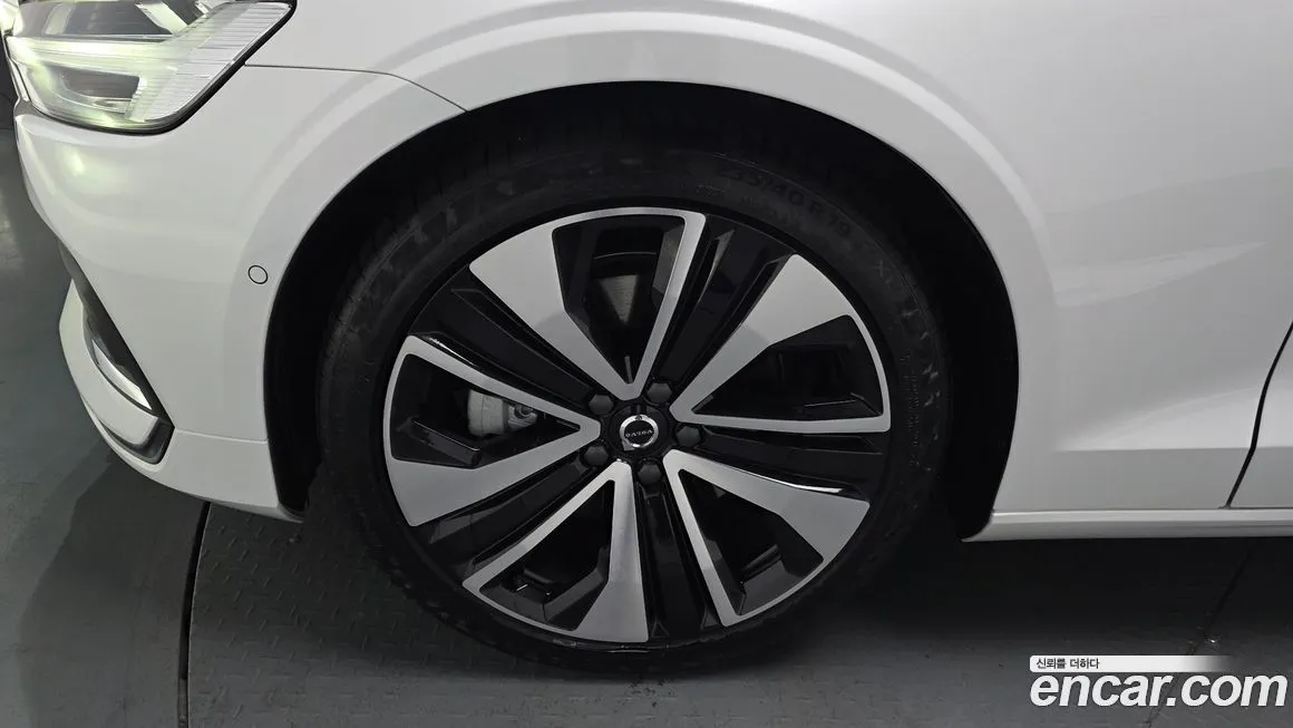 Volvo S60 2024 из KR, фото 4