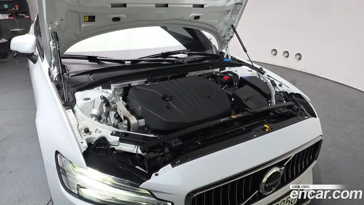 Volvo S60 2024 из KR, фото 8