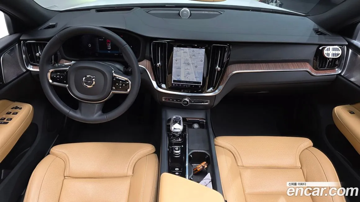 Volvo S60 2024 из KR, фото 3