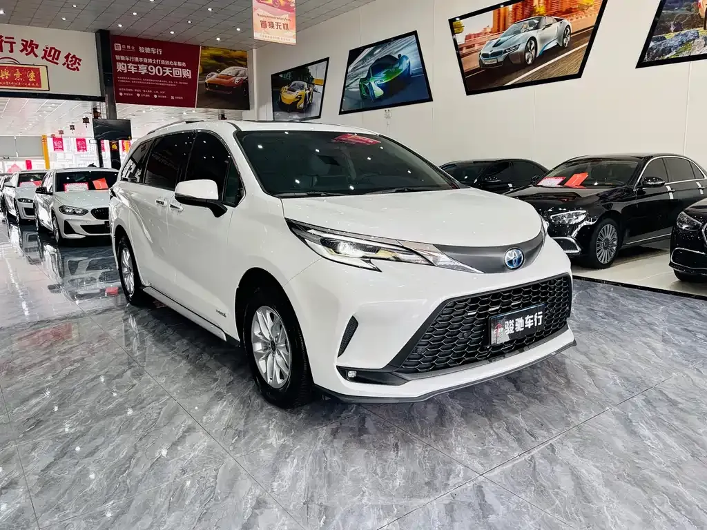 Toyota Granvia 2023 из CN, фото 4