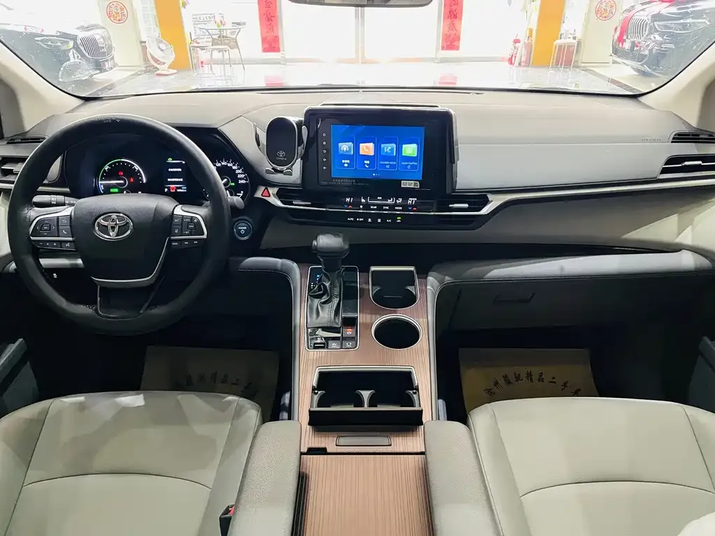 Toyota Granvia 2023 из CN, фото 7