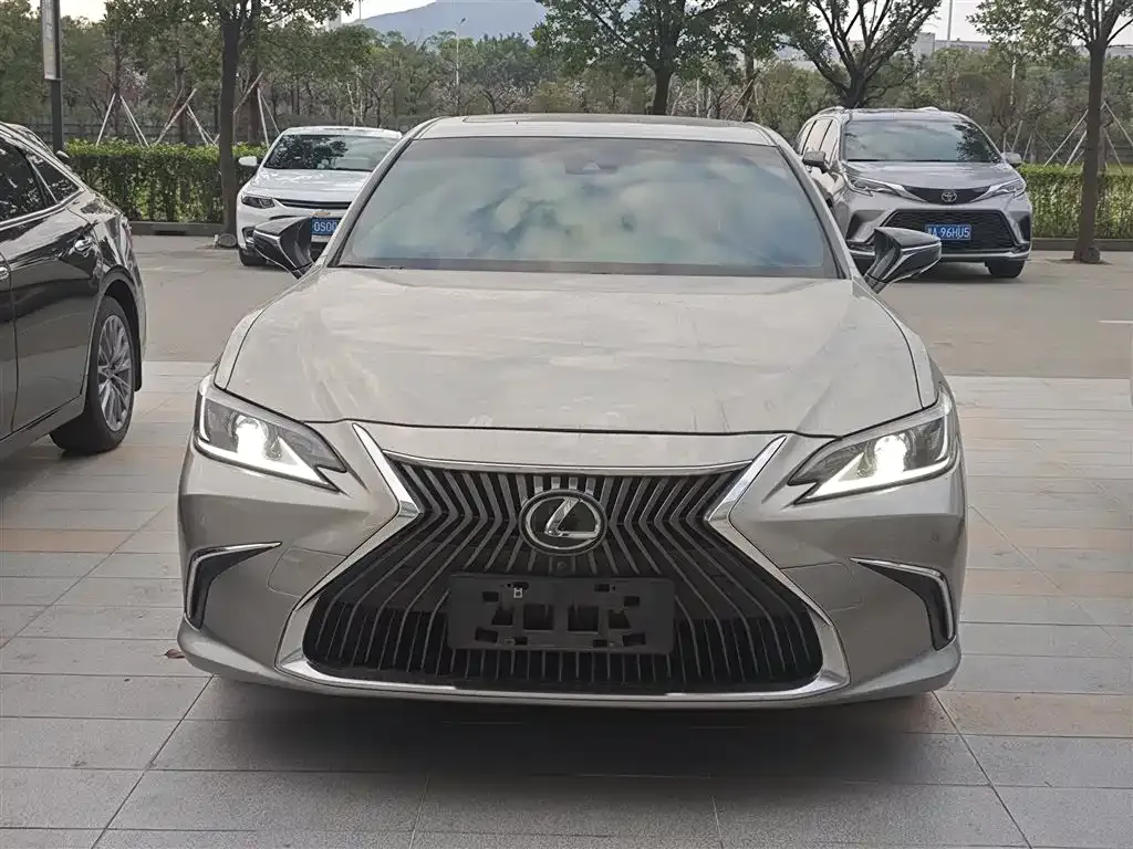 Lexus ES — фото 10