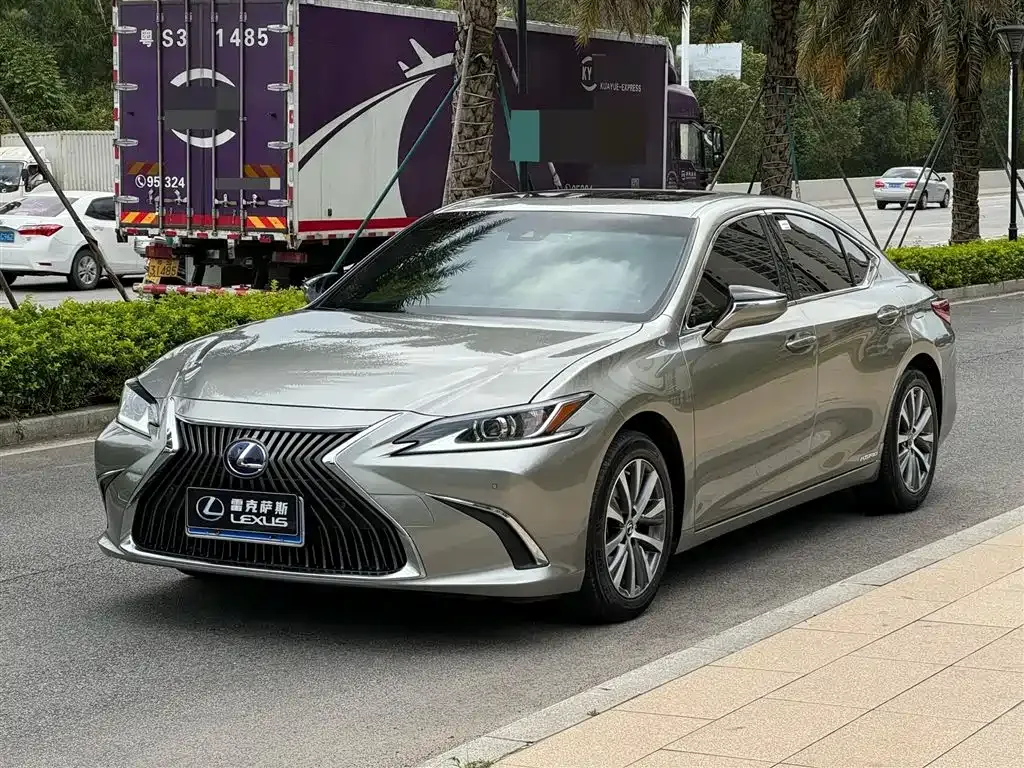 Lexus ES — фото 1