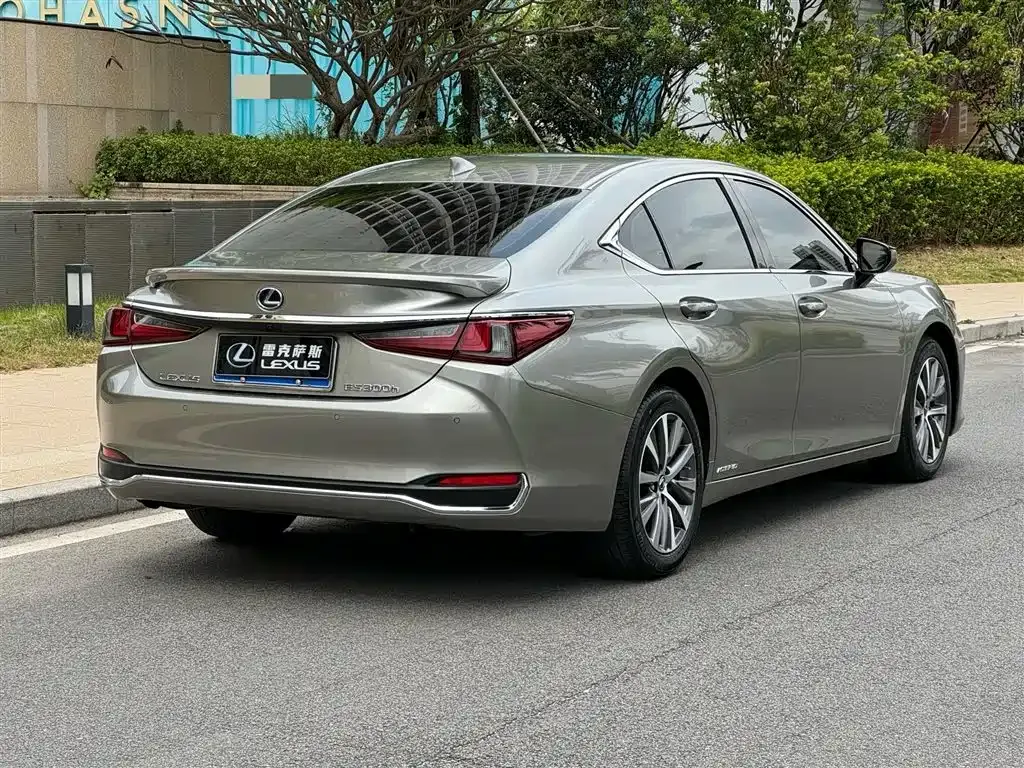 Lexus ES — фото 9