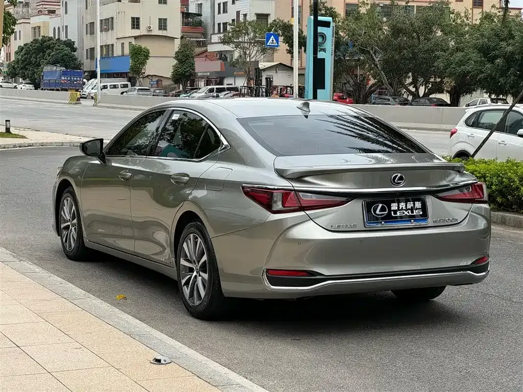 Lexus ES — фото 6